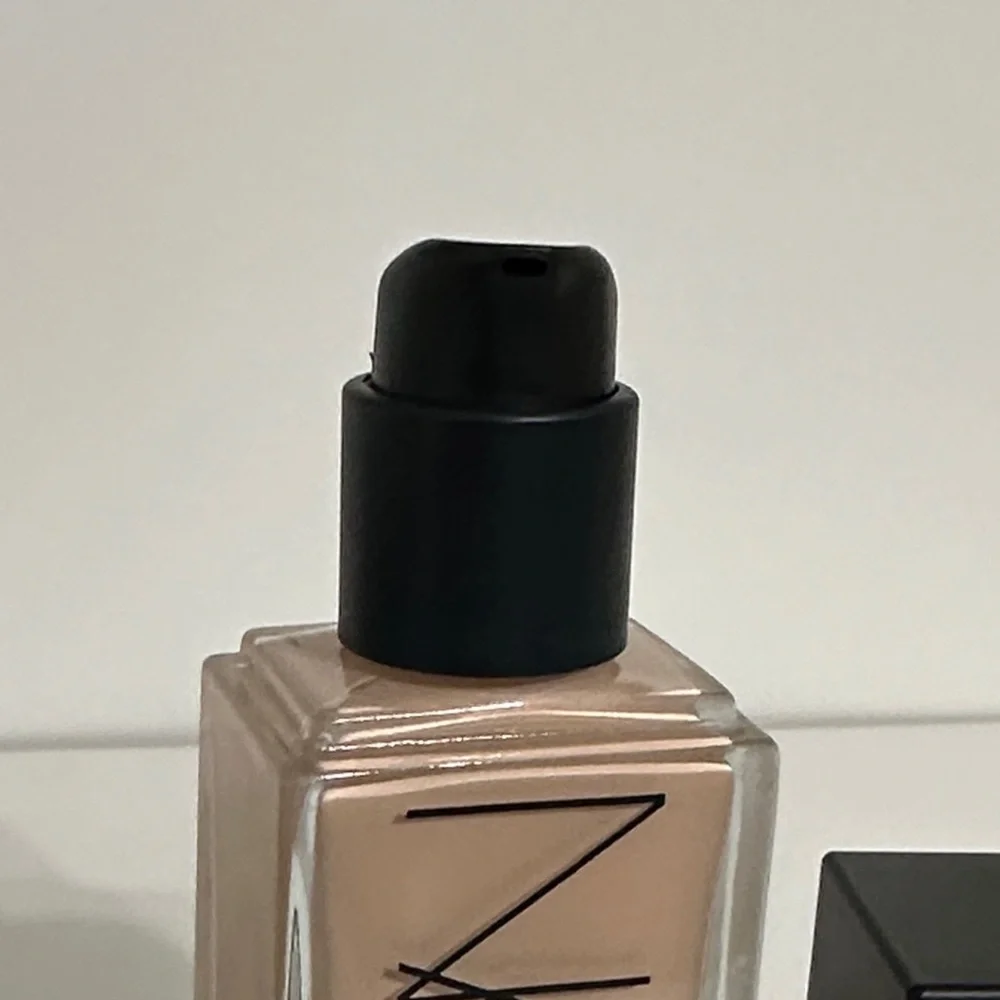 Light 2 Mont Blanc—NARS Light Reflecting Foundation - Picture 12 of 15